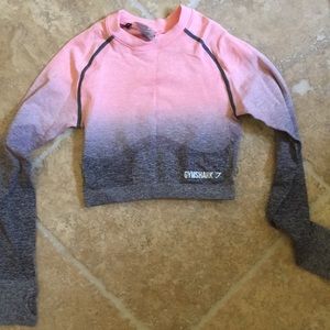 Gym shark long sleeved (w thumb holes) cropped top